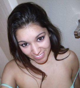 hot dlehi sex chat girl smiling and topless
